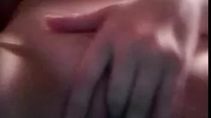 Hermosa morena de grandes leches se dio cuenta de que aparte del sexo con su amante porno rubias ardientes no necesita nada más