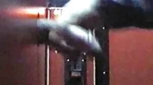 Mulata tetonas calientes follando rizada de grandes tetas naturales organizó un trío para su novia blanca