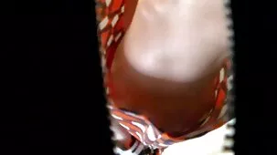Joven coquetea encadenado para jugar con su coño de mierda con la ayuda de pareja ardiente xxx juguetes sexuales