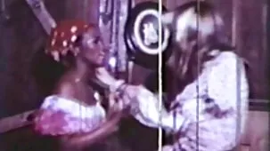 Espiando rubia afeitada masturbándose en el alma lesbianas ardientes xxx