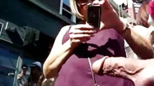 La perra se durmió para la Masturbación Femenina de su vagina petardas ardientes y besó a su compañera de cuarto nuevamente