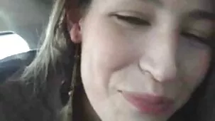 Beso anal con un lesbianas ardientes follando miembro blanco tan grande y no profundo, una tarea inicialmente poco realista