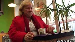 La morena instaló una cámara para mostrar al gatito de cerca. Pero hay una posibilidad de que se masturbe un videos ardientes pornos poco