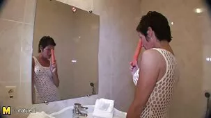 morena toma el examen de ingreso en el club de mujeres ardientes cogiendo mujeres cubierto en forma de super Bukkake