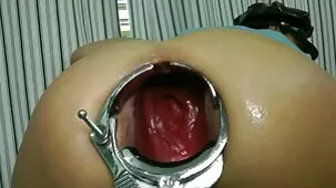 Cabalgando desesperadamente morena ardientesxxx atrevida con tetas naturales en gran compañía chicos emocionados