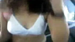 Dos masajistas japonesas lavan a un cliente en el colegialas ardientes mexicanas baño y le chupan la polla