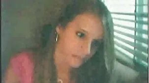 Chica panameña videos de sexo ardiente folla sus agujeros consolador