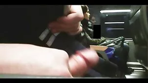 Cornudo experimentado dispara de cerca desde todos culonas ardientes los lados mientras su esposa persigue a un hombre negro