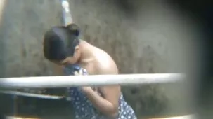 Mientras que el esposo de culonas ardientes una joven amante, su esposa con un burro grande tampoco pierde el tiempo