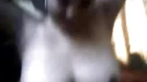 divirtiéndose en la cama con una chica glamorosa con culonas ardientes vello púbico recortado