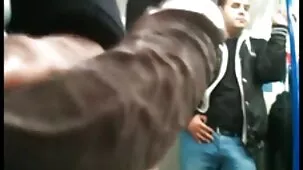 Chica rusa en ropa interior roja besos en xxx trios ardientes el baño