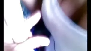 Ama de casa gorda masturbando la polla culonas ardientes negra de su amante entre su enorme ordeño