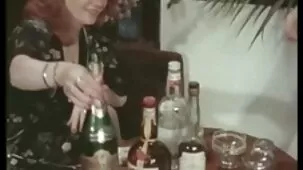 Solo su legítimo marido, una rubia con un gran culo con gafas, acepta hacer oral videos de colegialas ardientes amateur