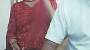Trata a su novia videos de veteranas ardientes fumando y filmando tres veces al día por infección de coronavirus