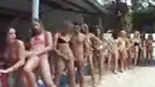 El profesor usó la vagina de su alumna más bella con sexo videos ardientes una cola