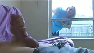 Besó a una chica tatuada flaca y áspera con un vestido negro colegialas ardientes peruanas