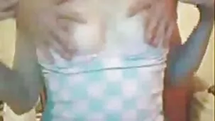 Niña embarazada de siete meses masturbándose frente a su xxx videos ardientes cámara