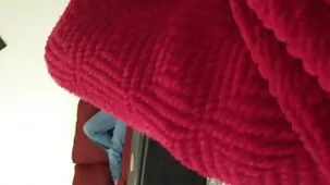 Rubia pintada se sienta videos de colegialas ardientes vagina en urogallo afroamericano barbudo