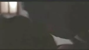 Un chico quiere convertir negras ardientes follando a un nerd travieso en una máquina sexual para besarla más a menudo y con más fuerza