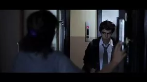 Después de graduarse de la universidad, un estudiante culonas ardientes de 18 años en minifalda recibió un gran pene blanco