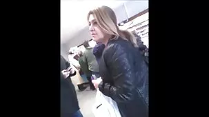 Ladrón flaco a menudo se dedica a videos maduras ardientes fisting y besos en un consolador enorme